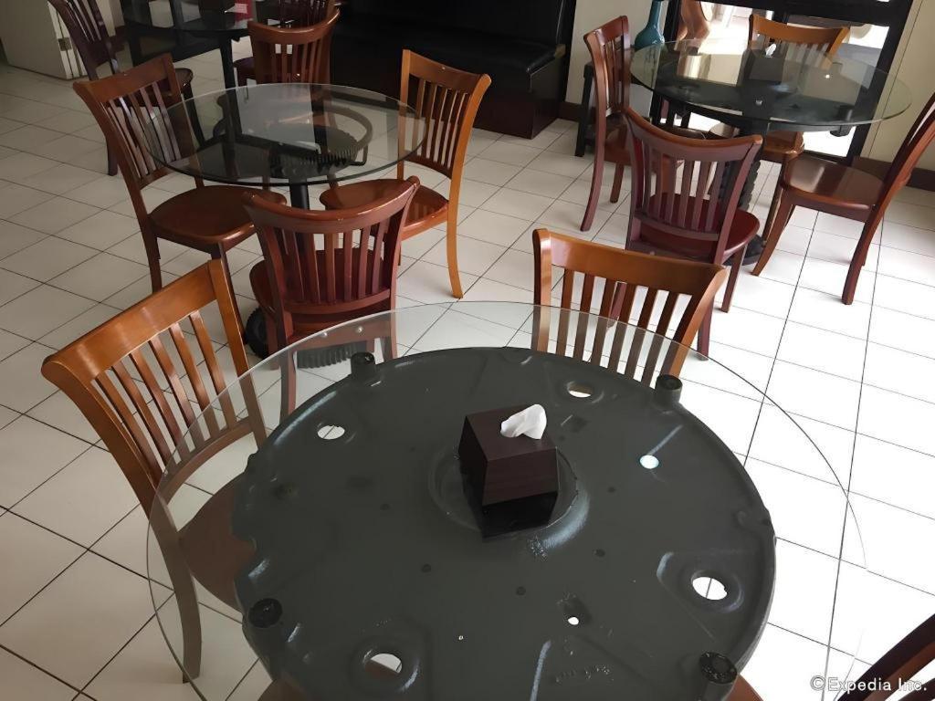 El Haciendero Private Hotel Iloilo City Ngoại thất bức ảnh